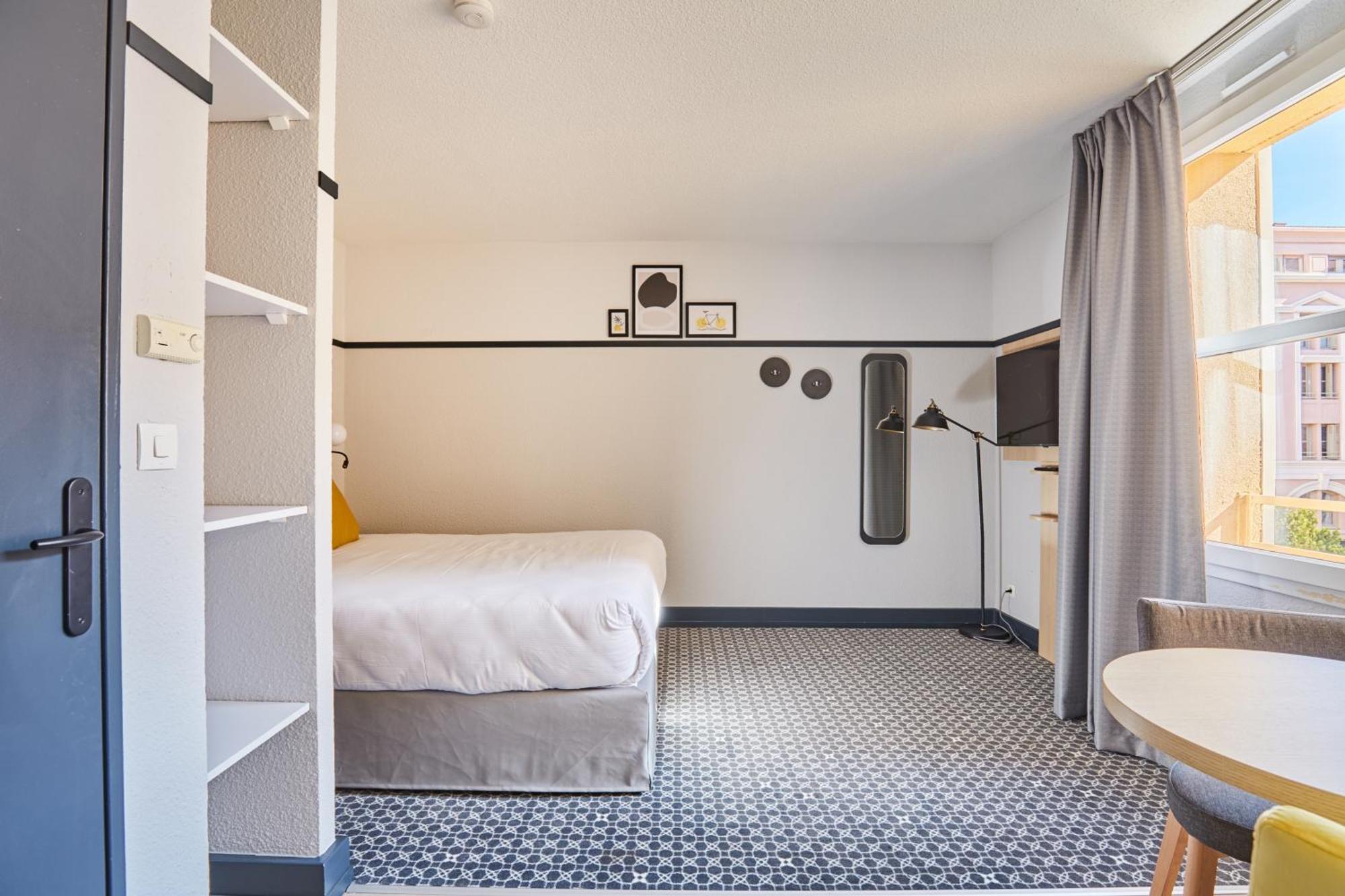 Standard Studio (2 Adults),1677853222:JPEG